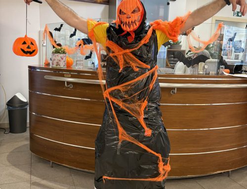 🎃 La Magia di Halloween Bussa alla CRA Quisisana Rimini